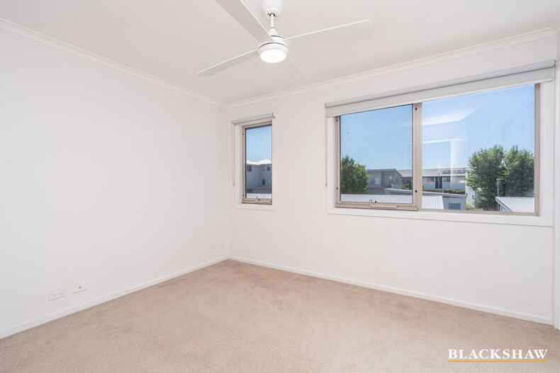 9/20 Clare Burton Crescent Franklin