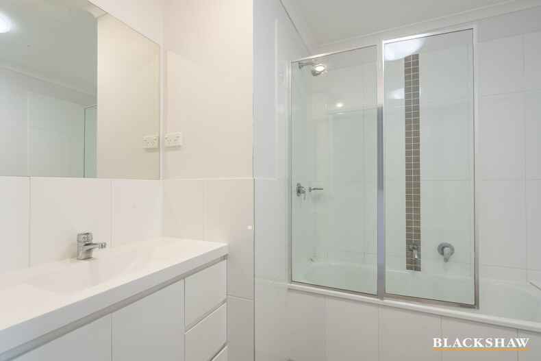 9/20 Clare Burton Crescent Franklin