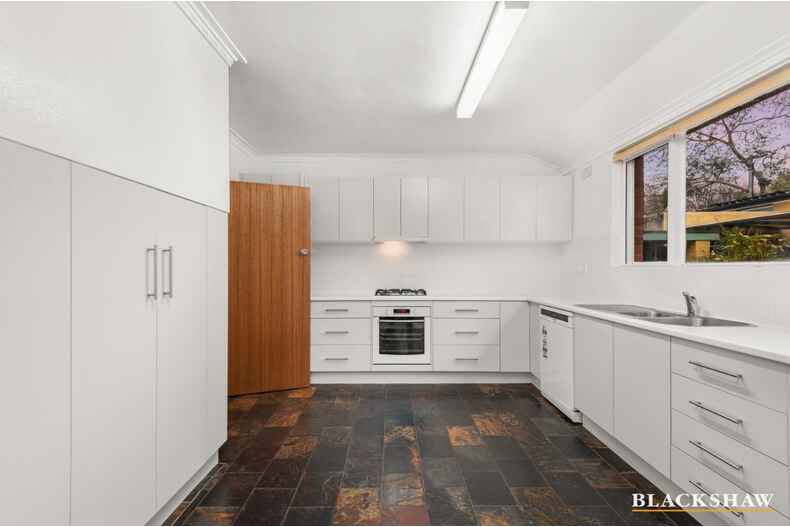 16 Hopetoun Circuit Deakin