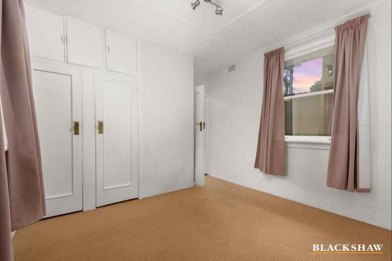 16 Hopetoun Circuit Deakin