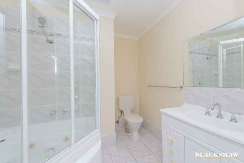 2/3 Barrington Crescent Amaroo