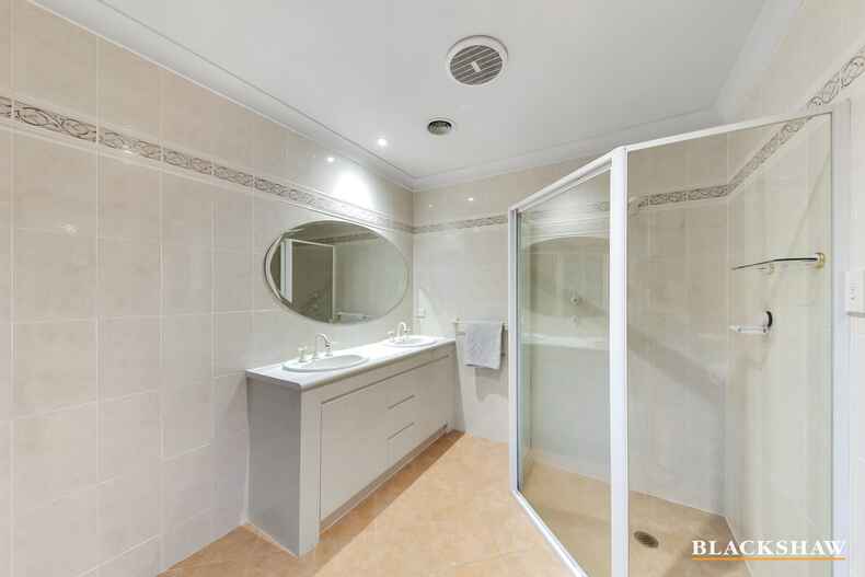 22 Martens Crescent Weston 22 Martens Crescent Weston