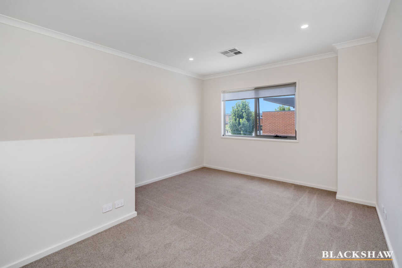 65/4 Pearlman Street Coombs