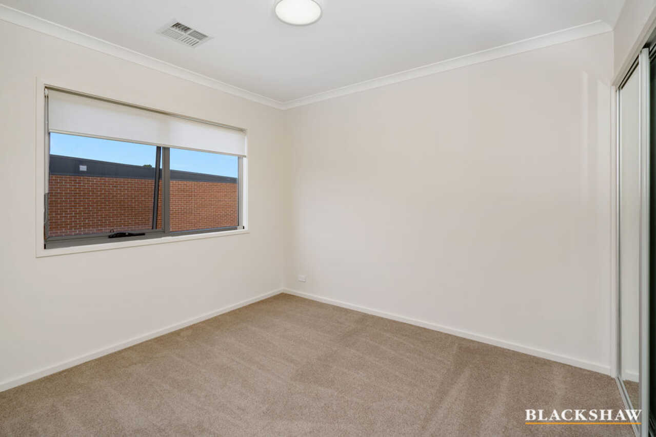 65/4 Pearlman Street Coombs