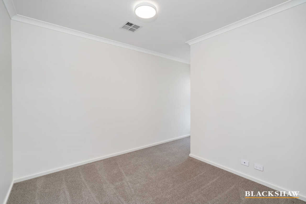 65/4 Pearlman Street Coombs
