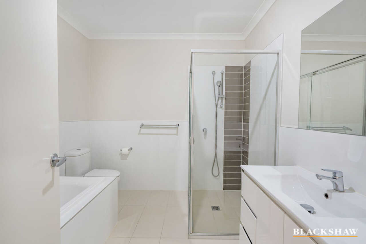 65/4 Pearlman Street Coombs