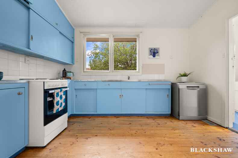 22 Mackennal Street Lyneham