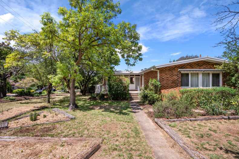 22 Mackennal Street Lyneham