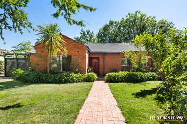 93 Captain Cook Crescent Narrabundah