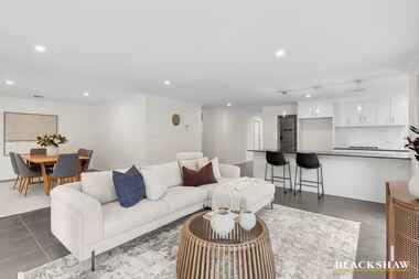 8 McConchie Circuit Weston