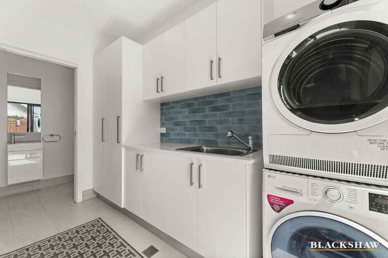 1/11 Aurora Close Mawson