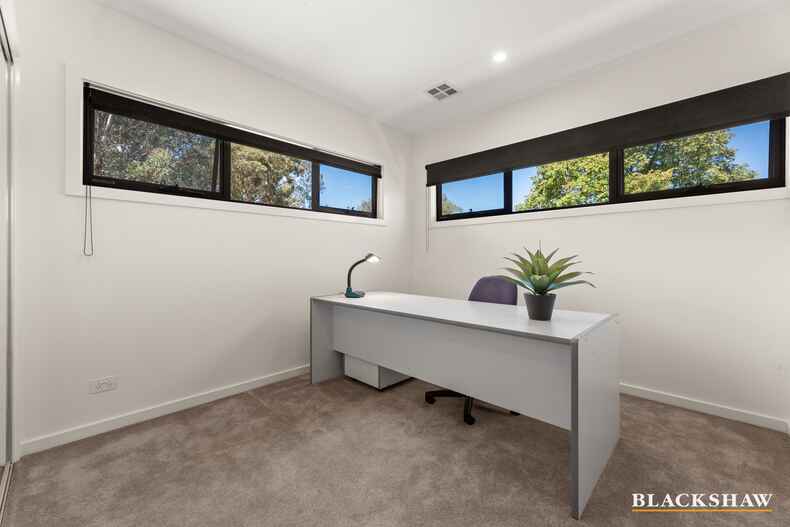 1/11 Aurora Close Mawson