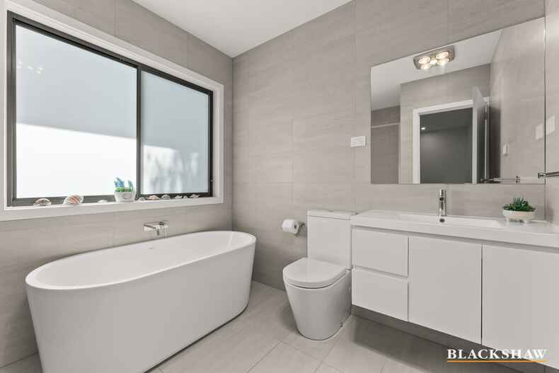 1/11 Aurora Close Mawson