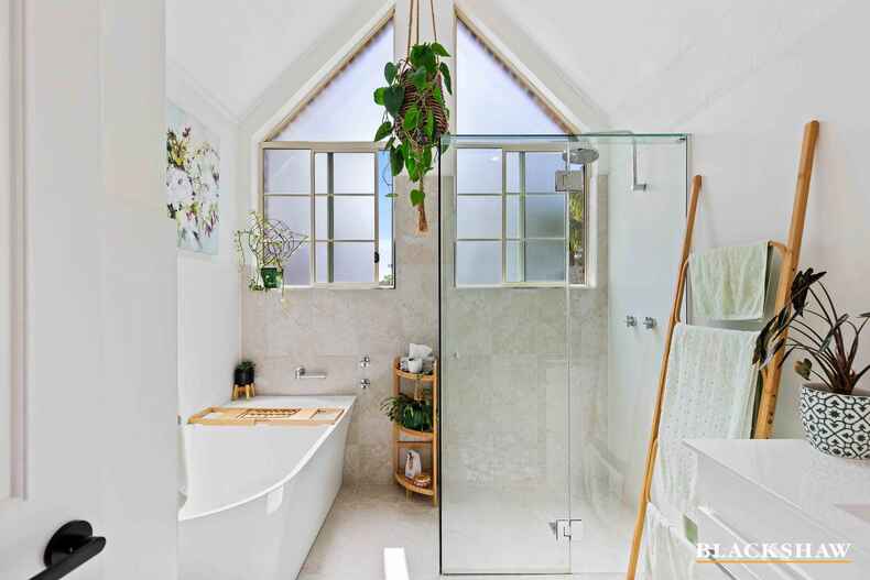 3/2 Lisa Place Sunshine Bay