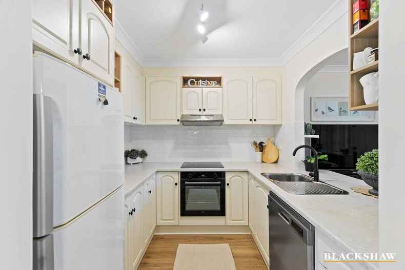 3/2 Lisa Place Sunshine Bay