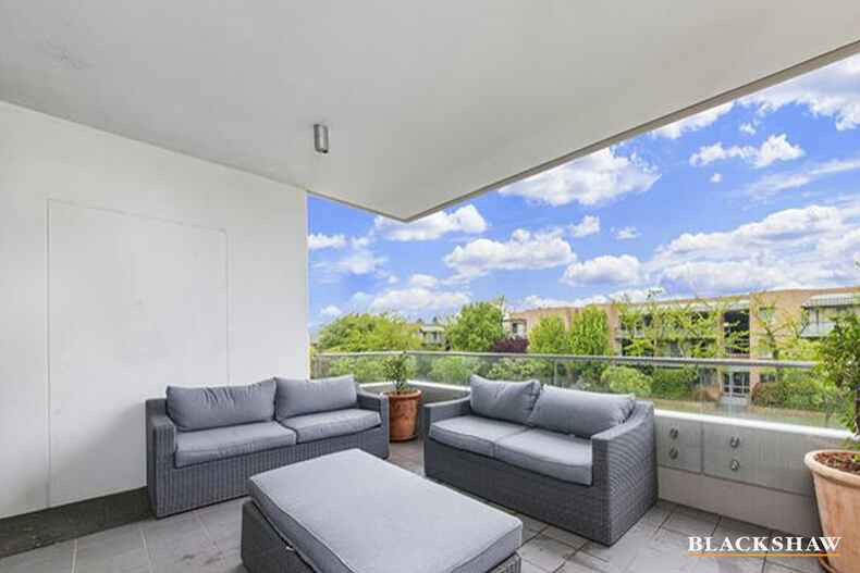 27/20 Eyre Street Kingston