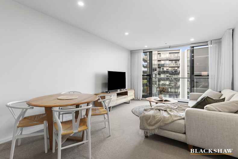 236/15 Irving Street Phillip