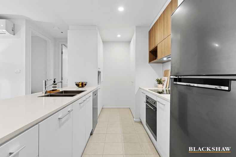 236/15 Irving Street Phillip