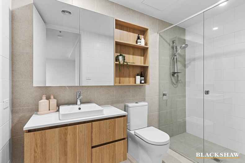 236/15 Irving Street Phillip