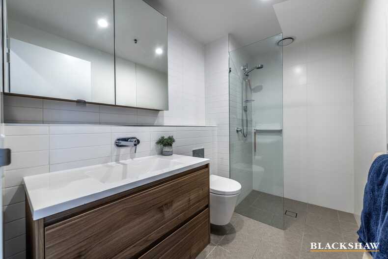 1517/15 Bowes Street Phillip