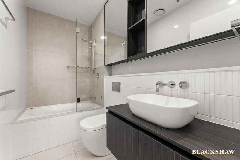 10/7 Light Street Griffith