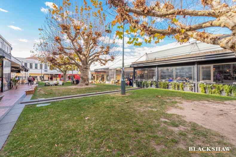 10/7 Light Street Griffith