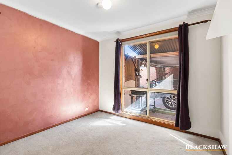 69 Pockett Avenue Banks