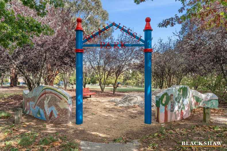 69 Pockett Avenue Banks