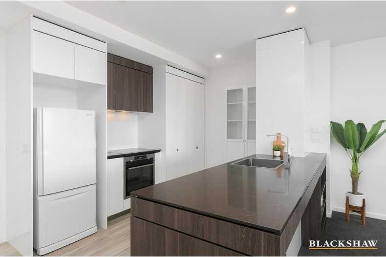 25/2 Henshall Way Macquarie