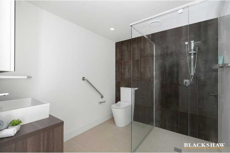 25/2 Henshall Way Macquarie