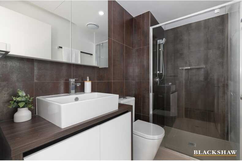 25/2 Henshall Way Macquarie