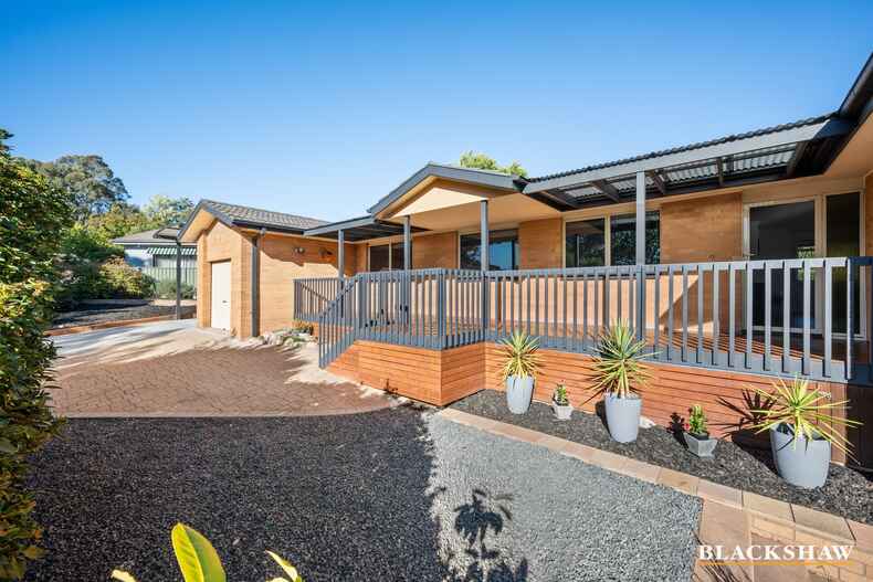 8 Hutchison Crescent Kambah