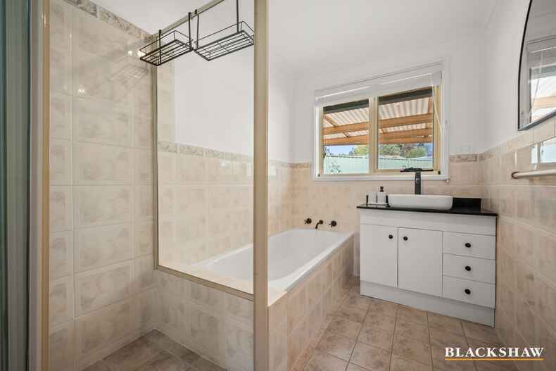 8 Hutchison Crescent Kambah