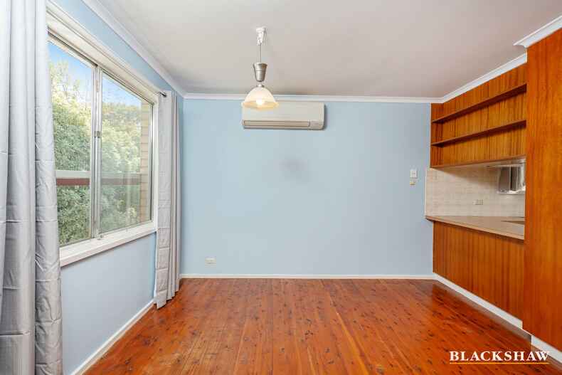 24 Ross Smith Crescent Scullin