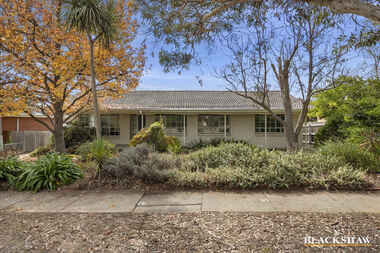 8 Ogilby Crescent Page