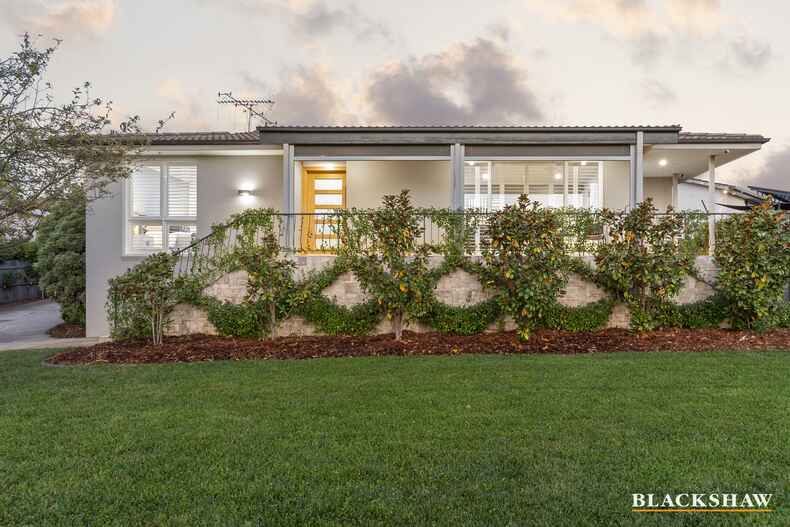 2  Daplyn Close Weston