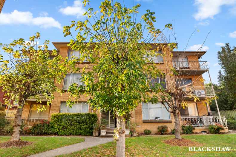 8/2 Velacia Place Queanbeyan
