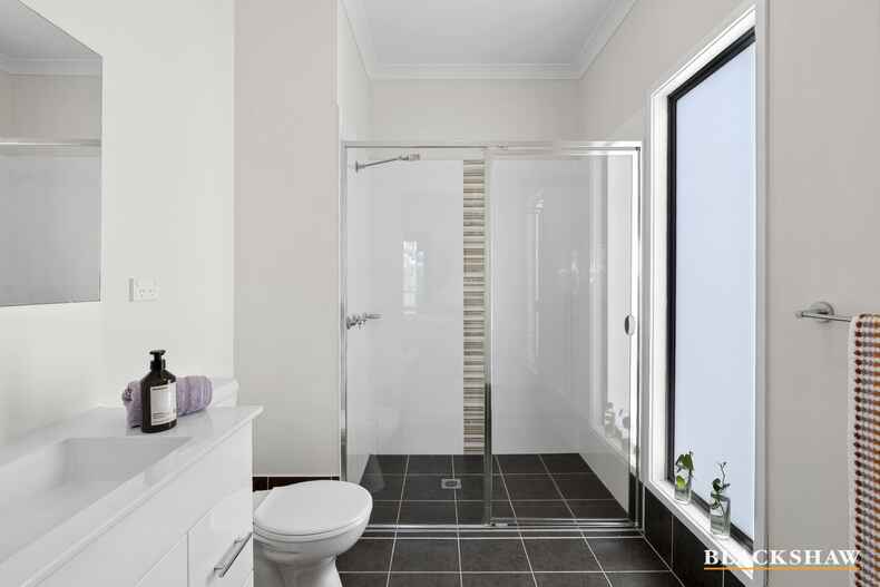 12/75 Elizabeth Jolley Crescent Franklin