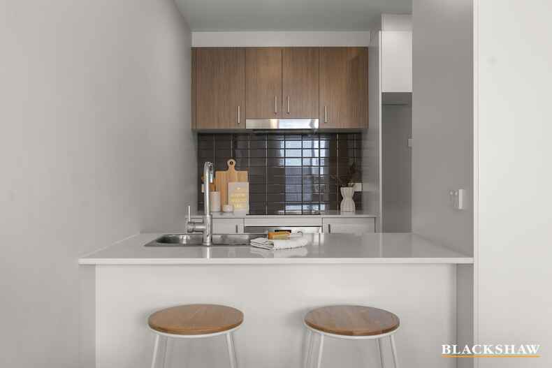 16/1 Cynthea Teague Crescent Greenway