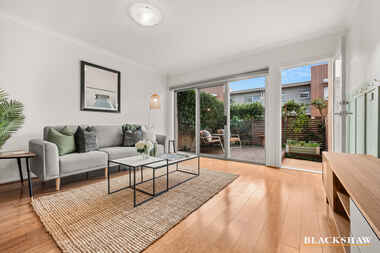 45/41 Philip Hodgins Street Wright