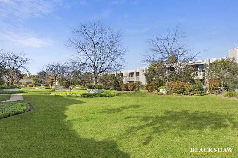 2/26 Macquarie Street Barton
