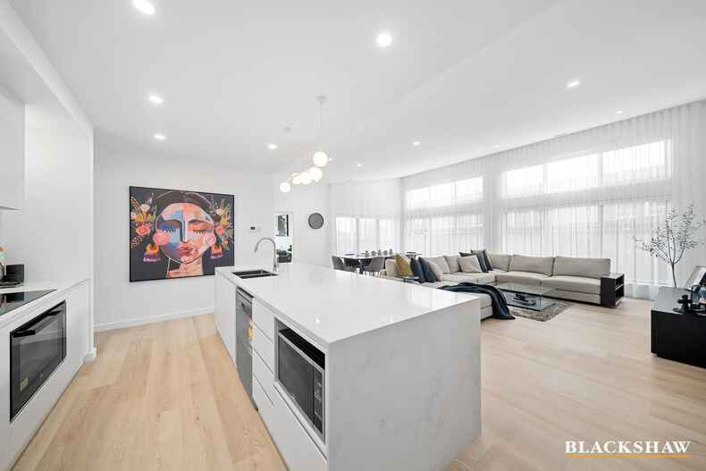 11 McCauley Avenue Googong