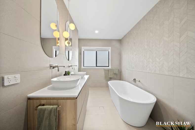 11 McCauley Avenue Googong