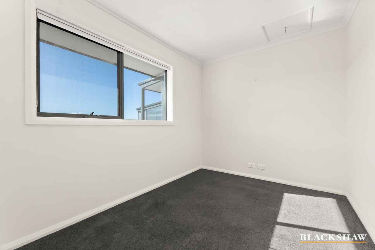 24/60 John Gorton Drive Coombs