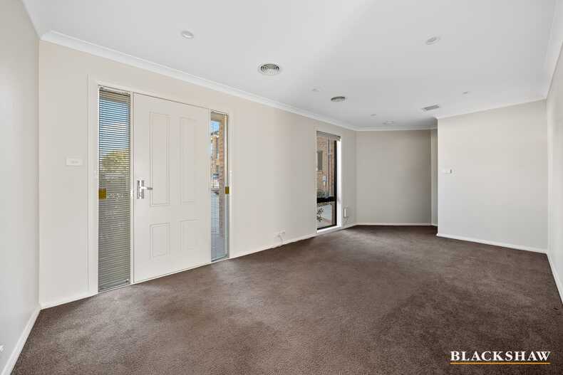 Level 1/3/19 Donald Road Queanbeyan