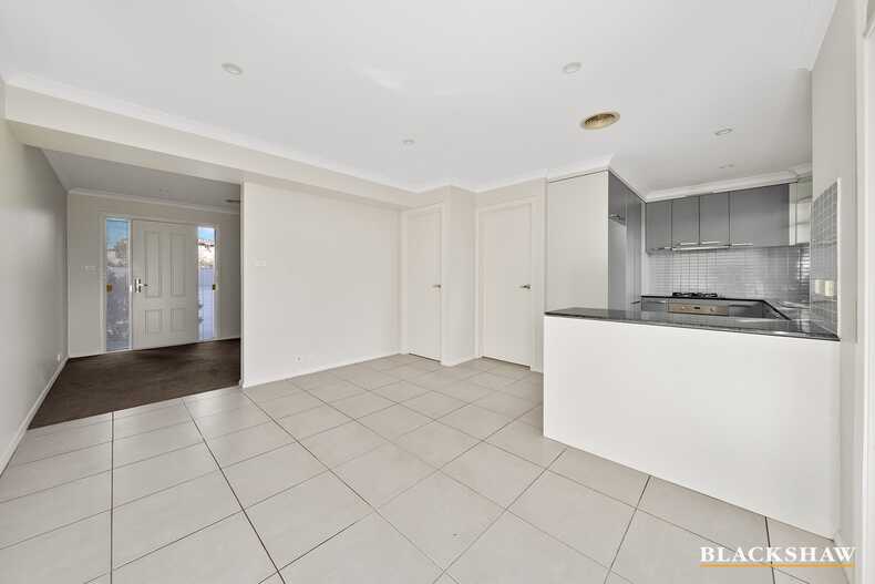 Level 1/3/19 Donald Road Queanbeyan