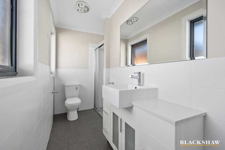 Level 1/3/19 Donald Road Queanbeyan