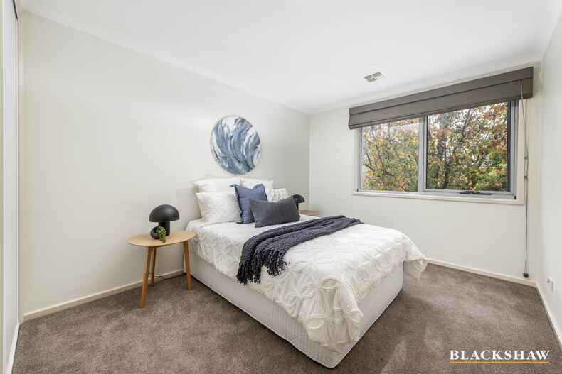 10/45 Dobbin Circuit Nicholls