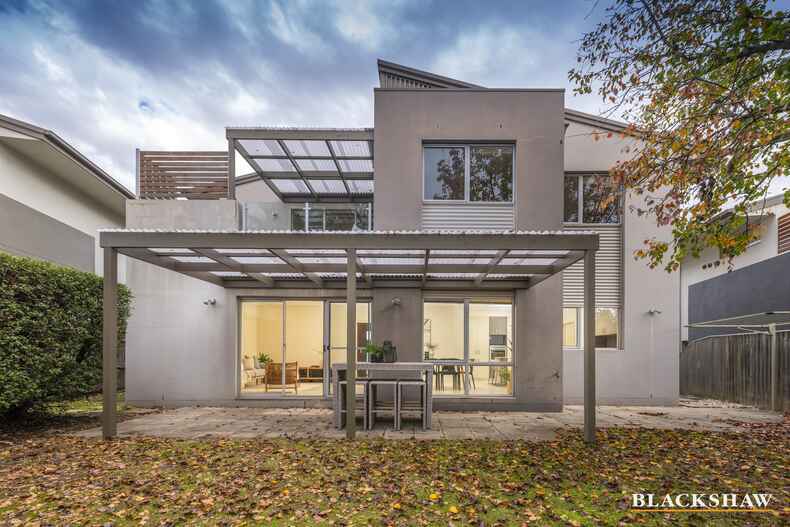 10/45 Dobbin Circuit Nicholls