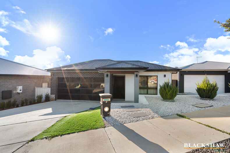 9 Kerry Crest Whitlam